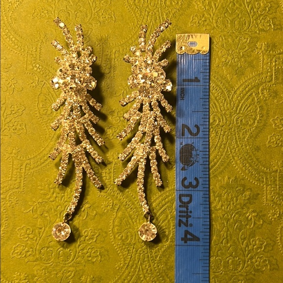 NWT Elegant Silver Crystal Rhinestone Earrings Clip On - Picture 9 of 15